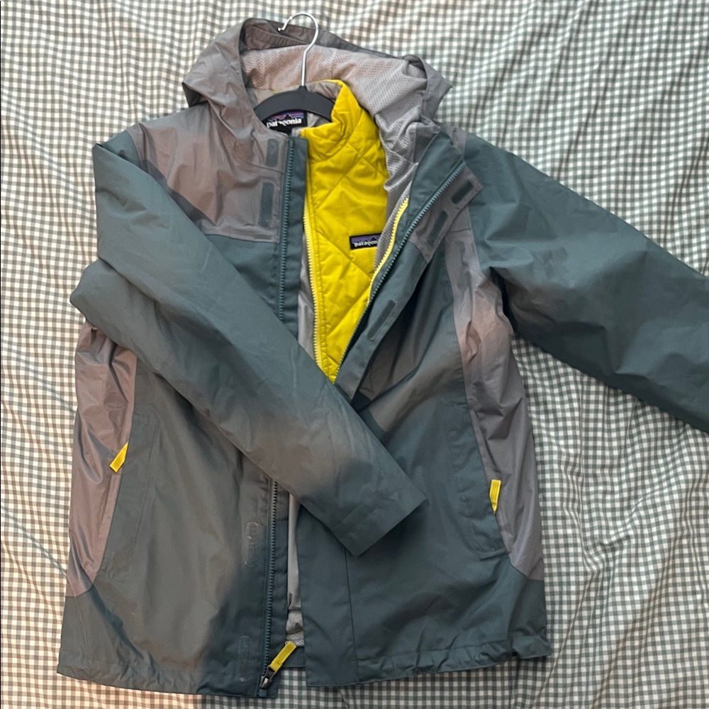Patagonia Two-Tone Gray Jacket with Yellow Accents